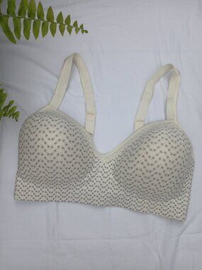 Hanes White Wireless Bra with Gray Dot Pattern